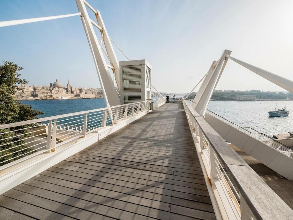 Marvellous Apartment With Valletta And Harbour Views Sliema Esterno foto