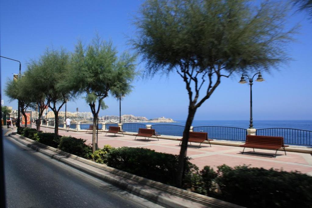 Marvellous Apartment With Valletta And Harbour Views Sliema Esterno foto